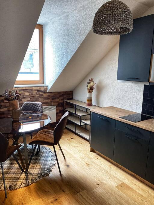 Cozy And Warm Apartment In The Heart Of Karlsbad Exterior foto